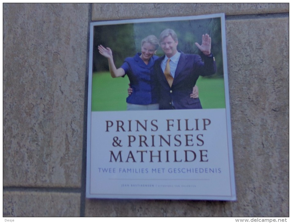 Prins Filip & Prinses Mathilde, Twee Families Met Geschiedenis Door Jean Bastiaensen, 1999, 160 Blz. - Autres & Non Classés