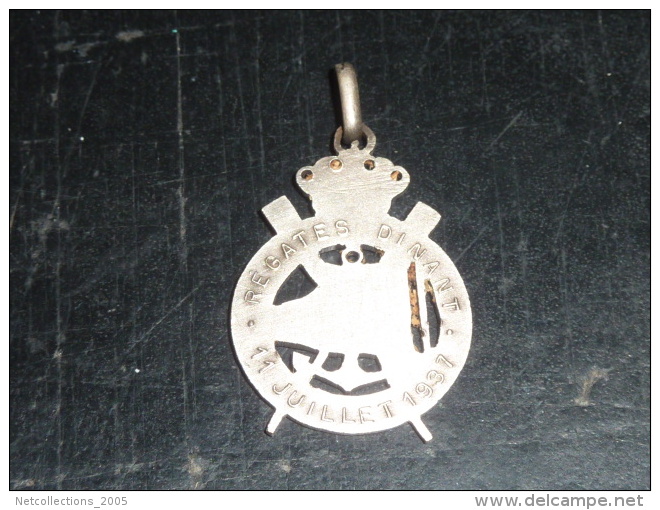 BROCHE INSIGNE AVIRON EN EMAIL ARGENTEE - R.C.N. REGATE DINANT 11 JUILLET 1937 - RARE AVIRON SPORT - Rowing