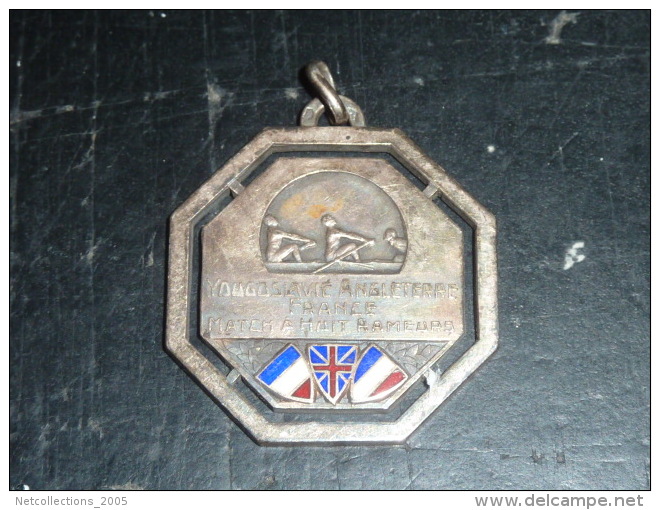 BROCHE INSIGNE - YOUGOSLAVIE ANGLETERRE FRANCE MATCH A HUIT RAMEURS - PARIS LE 11 JUIN 1933 - RARE AVIRON SPORT - Aviron