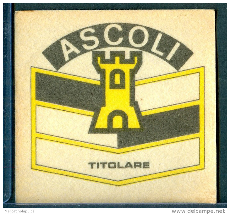 A2272   FIGURINA PANINI ASCOLI TITOLARE CALCIOGRADO IN TEXILINA CALCIATORI 1874 - 75 - Edizione Italiana