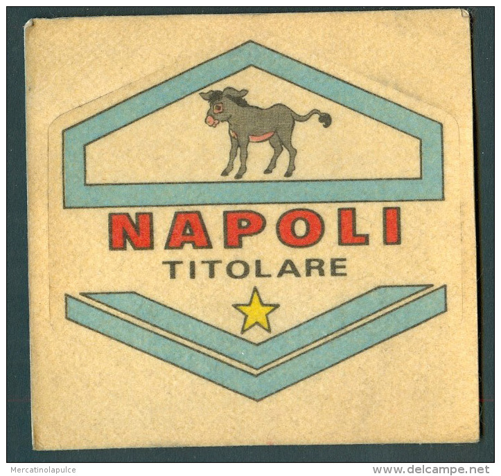 A2274   FIGURINA PANINI NAPOLI TITOLARE CALCIOGRADO IN TEXILINA CALCIATORI 1874 - 75 - Edizione Italiana