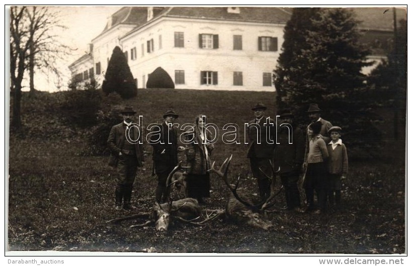 * T2 1923 Schmiteler Emil Elejtett Két Szarvasával / Hungarian Hunters, Stags, Photo - Unclassified