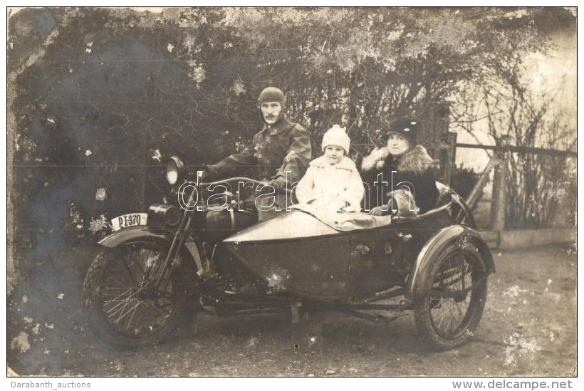 ** T2/T3 Motorcycle With Sidecar, Family, Photo - Non Classés