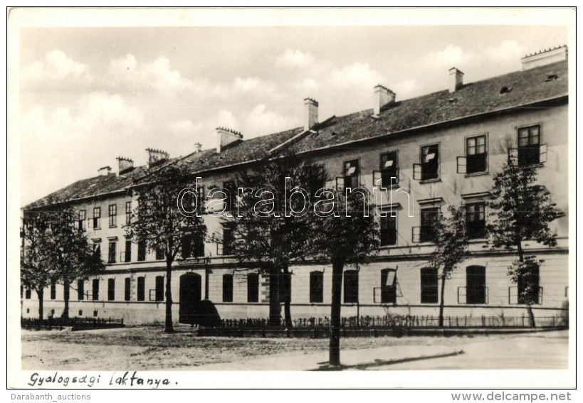 T2 Losonc, Lucenec; Gyalogsági Laktanya, Fenyves Andor Kiadása / Military Barracks - Zonder Classificatie