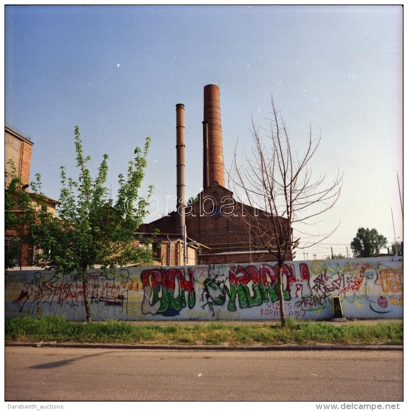 1992 Budapest, Óbuda, Grafitik A Gyárak Falán, 13 Db Vintage Negatív, 6x6 Cm - Other & Unclassified