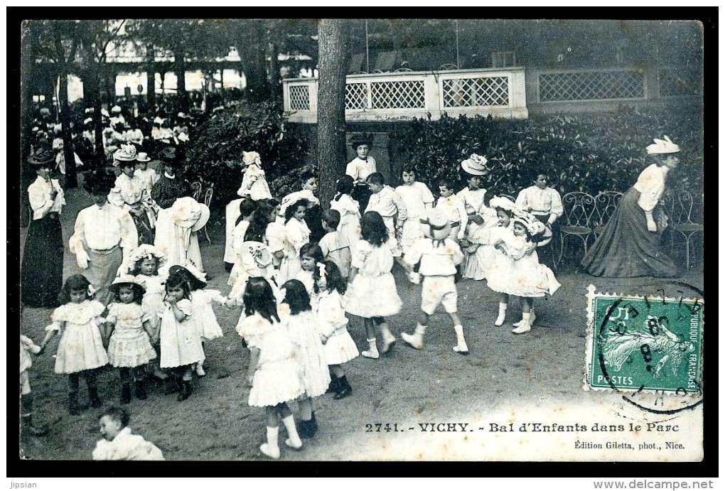Cpa Du 03  Vichy Bal D' Enfants Dans Le Parc    LIOB108 - Vichy