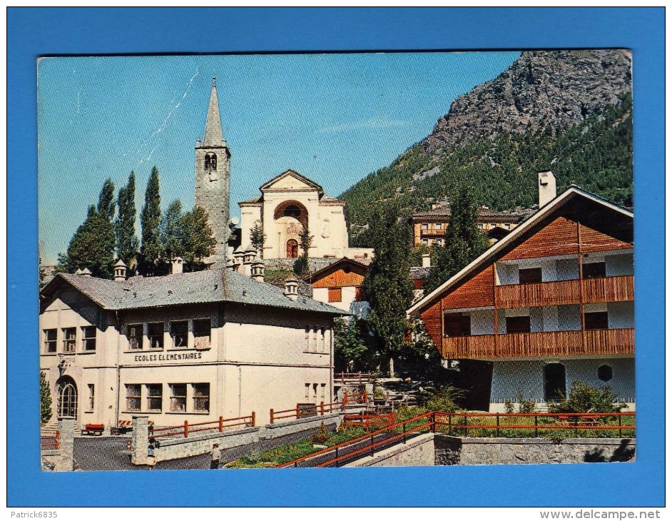 Valle D´Aosta -  BRUSSON,  VEDUTA - Il MUNICIPIO E La CHIESA. Viaggiata.  2 Scan.   Vedi Descrizione - Altri & Non Classificati