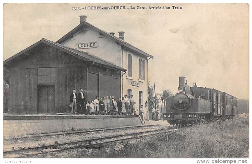 Loches Sur Ource   10      La Gare. Arrivée D'un Train - Altri & Non Classificati