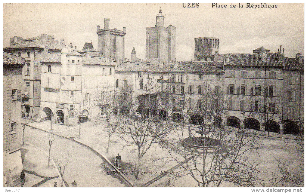 CPA UZES - PLACE DE LA REPUBLIQUE - Uzès