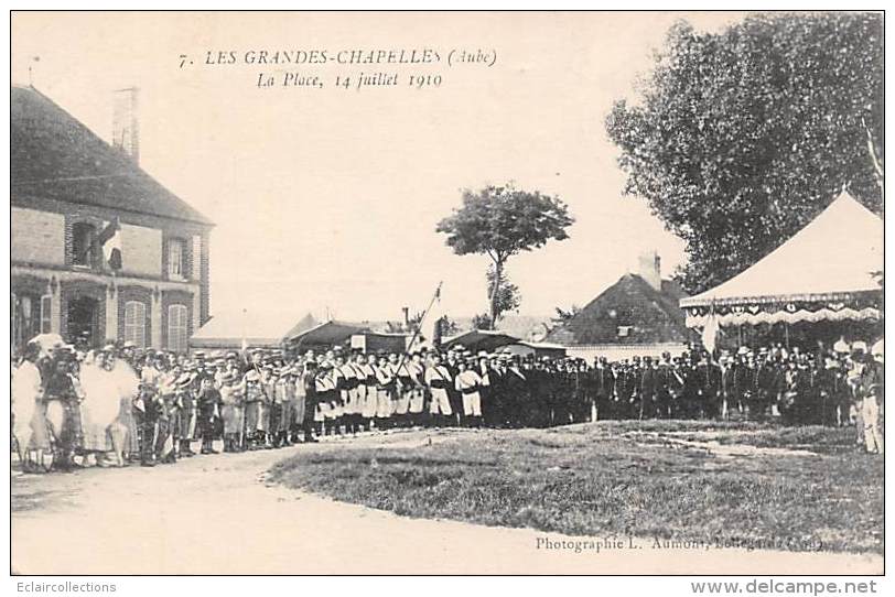 Les Grandes Chapelles        10      La Place  14 Juillet 1910 - Andere & Zonder Classificatie