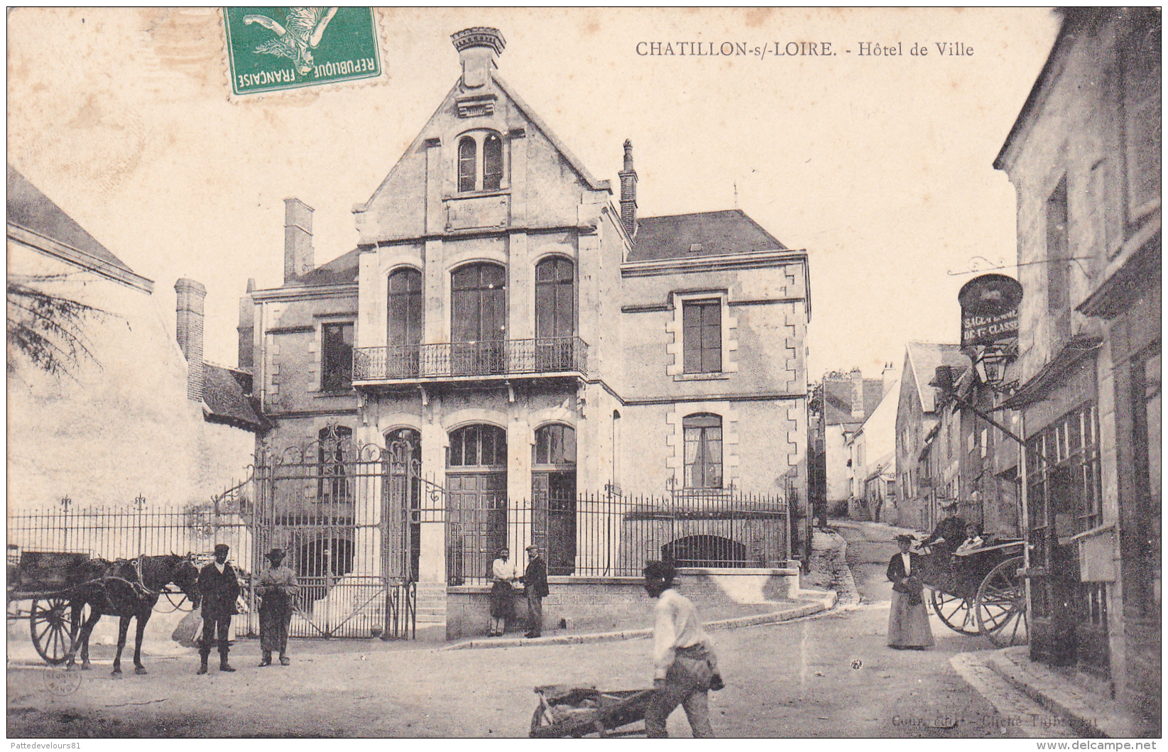 CPA Animée (45)  CHATILLON Sur LOIRE Hôtel De Ville - Chatillon Sur Loire