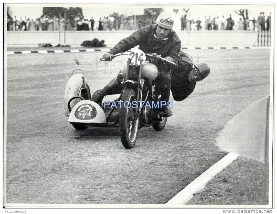 57125 REAL PHOTO MOTO MOTORCYCLE RACE WITH SIDECAR & RUNNER  23.5 X 18 CM NO POSTAL POSTCARD - Motorbikes