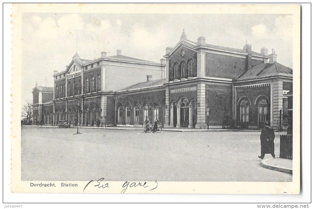 DORDRECHT (Pays Bas) Place De La Gare - Dordrecht