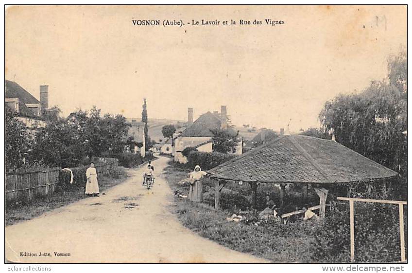 Vosnon      10   Le Lavoir Et La Rue Des Vignes - Other & Unclassified