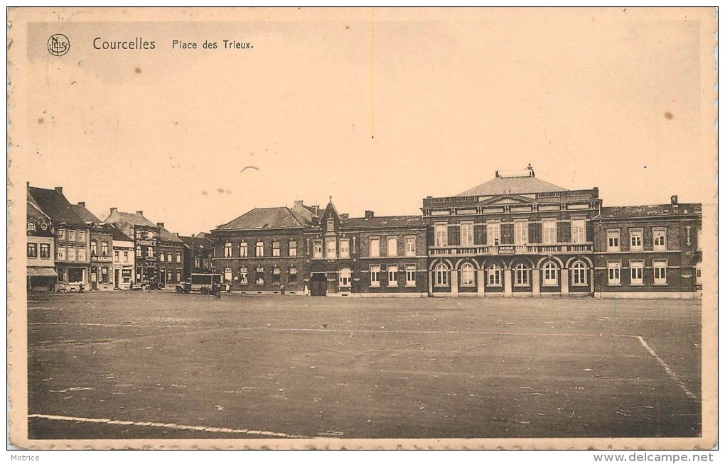 COURCELLES -Place Des Trieux. - Courcelles