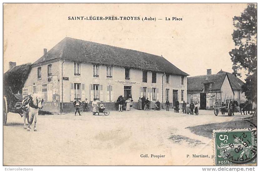 Ste Léger Près Troyes    10    La Place.  Poupier Restaurant  (pli) - Autres & Non Classés