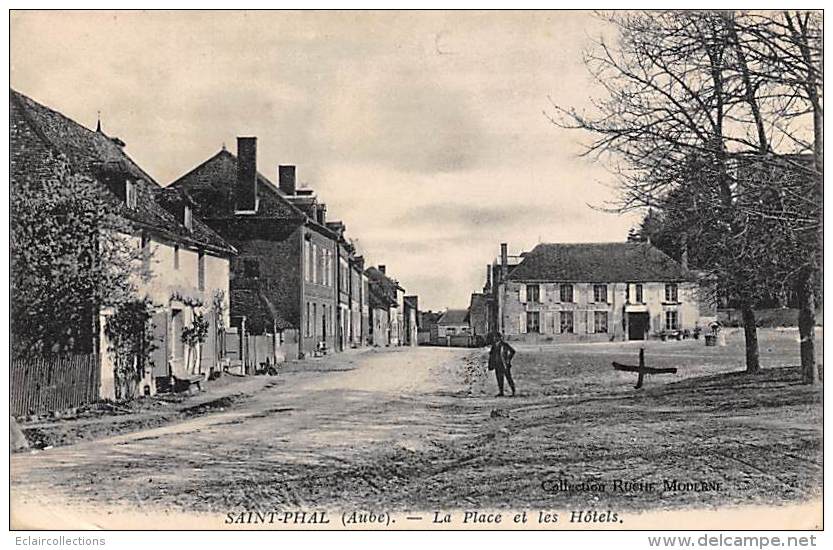 Saint Phal        10      La Place Et Les Hôtels - Sonstige & Ohne Zuordnung