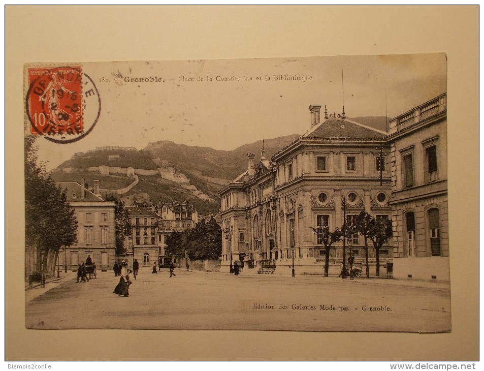 Carte Postale - GRENOBLE (38) - Place De La Constitution Et Bibliothèque (205A) - Grenoble
