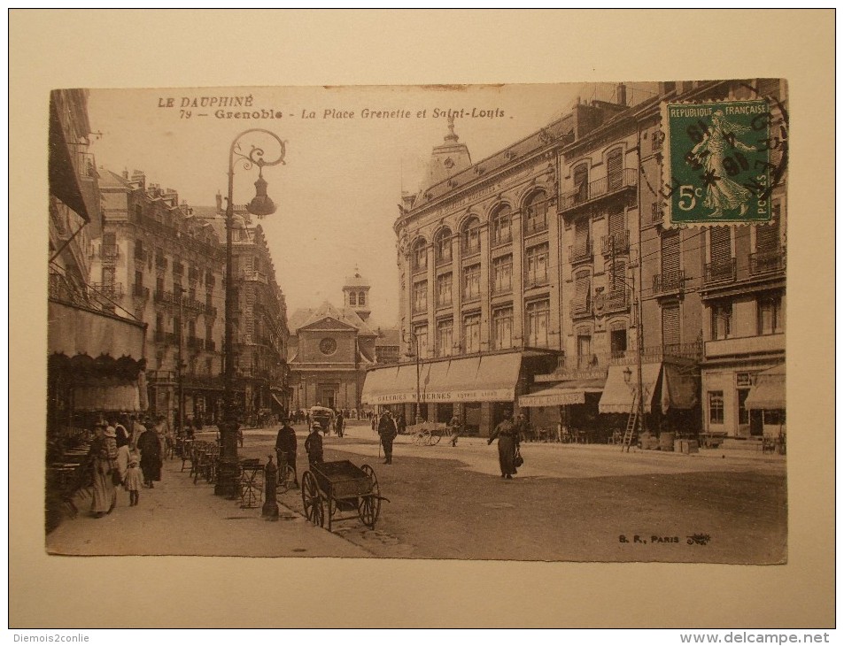 Carte Postale - GRENOBLE (38) - Place Grenette Et St Louis  (207A) - Grenoble