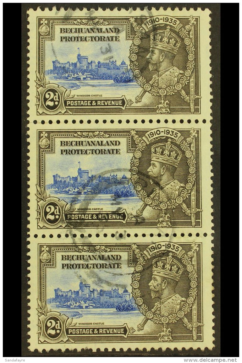 1935 2d Silver Jubilee, EXTRA FLAGSTAFF VARIETY In A Vertical Strip Of 3, SG 112a, Stamp With Variety Creased,... - Other & Unclassified