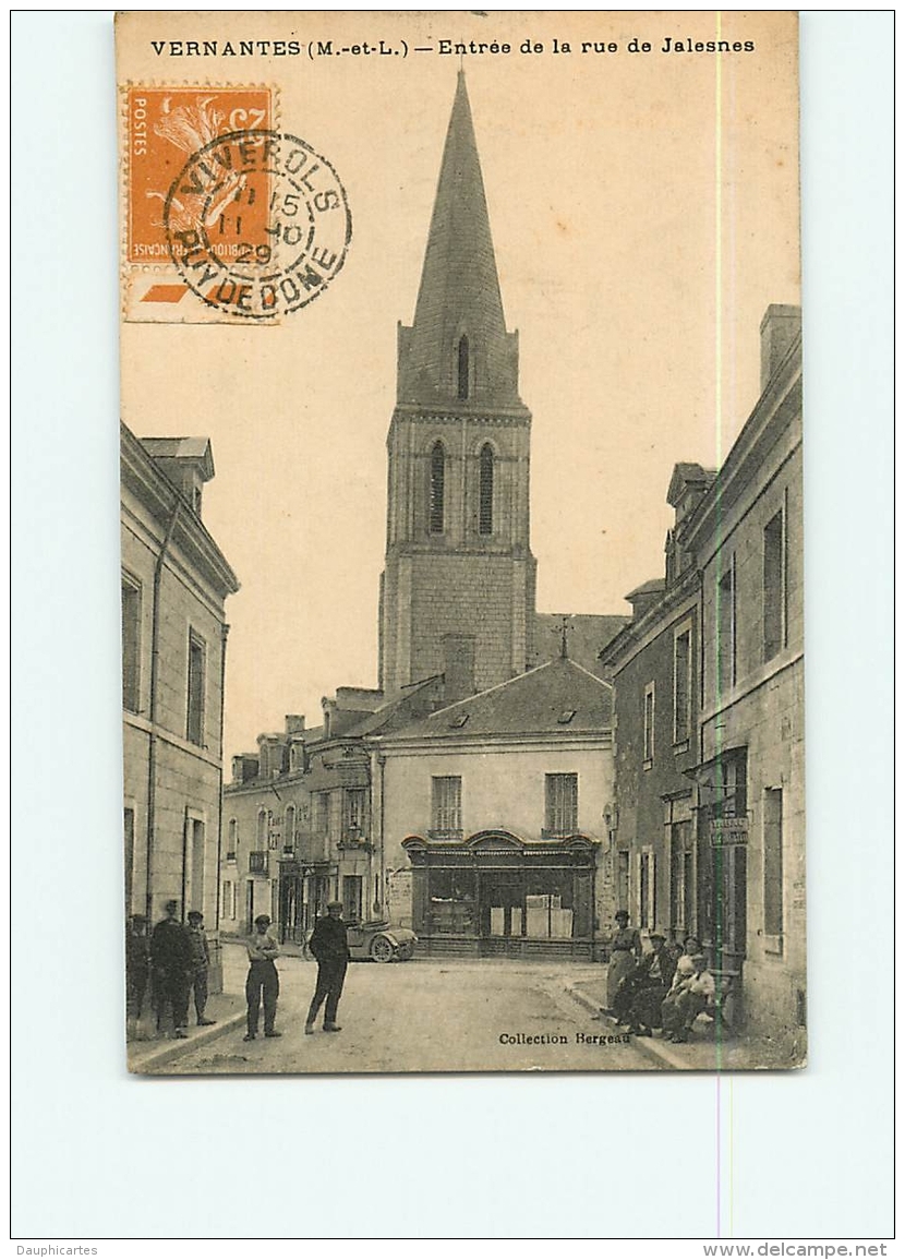 VERNANTES : Entrée De La Rue De Jalesnes, Tabac . 2 Scans. Edition Bergeau - Autres & Non Classés