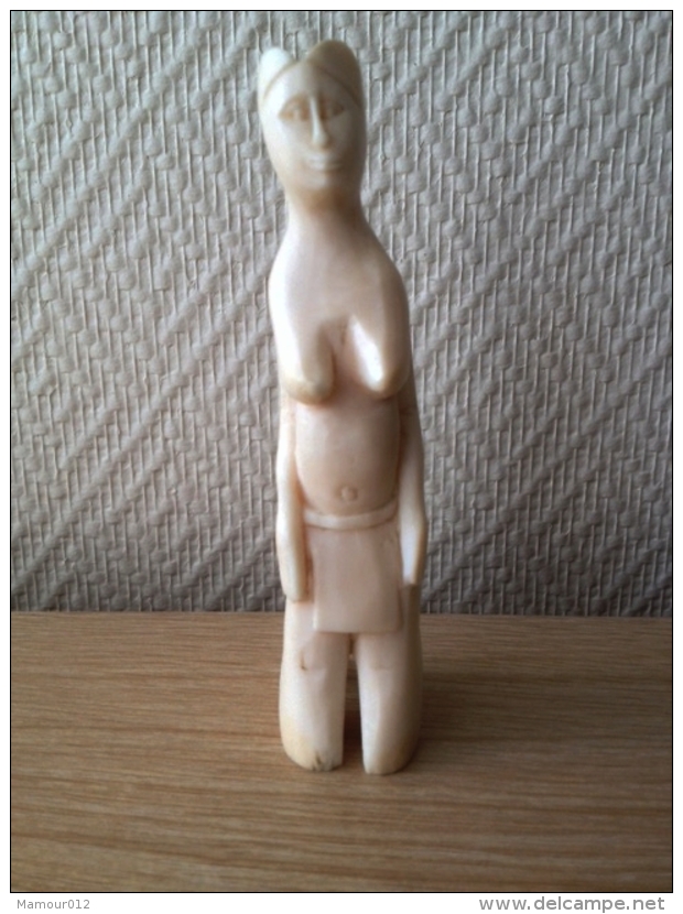 STATUETTE FEMME AFRICAINE SEINS NUS EN IVOIRE - African Art