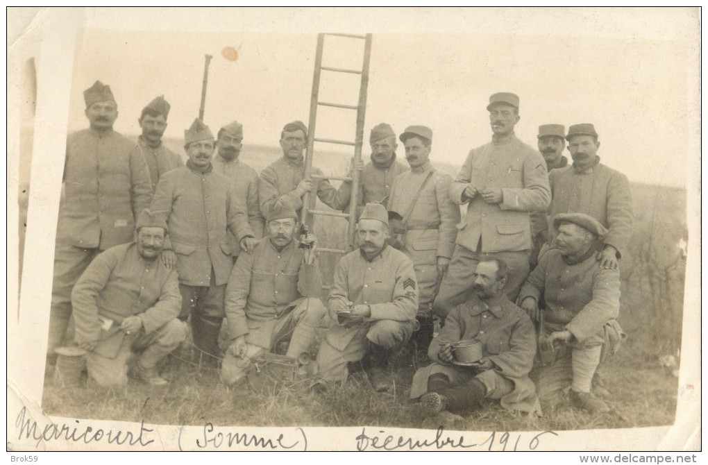 80 MARICOURT - BELLE CARTE PHOTO  DECEMBRE  1916 - POILUS - SOLDATS  - MILITARIA - Autres & Non Classés