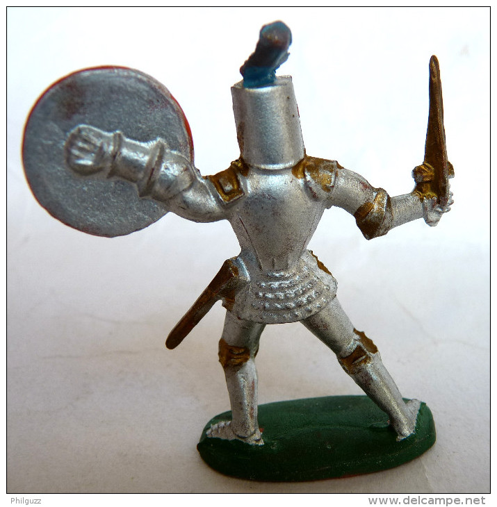 Figurine CYRNOS MOYEN AGE MA08 B CHEVALIER BRANDISSANT EPEE ECU 3 LYS ROUGE ET OR 50's Pas Starlux Clairet - Starlux