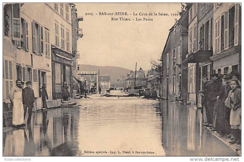 Bar Sur Seine   10         Crue De  La Seine  1910 . Rue Thiers - Bar-sur-Seine