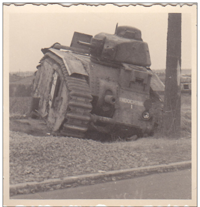 Foto Deutsche Soldaten 2.Weltkrieg Wehrmacht Französischer Panzer Char Tank Char B1 Indochine I Frankreich - Guerre, Militaire