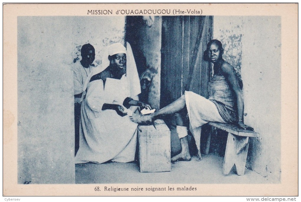 BURKINA-FASO - HAUTE-VOLTA - Mission D´OUAGADOUGOU - Religieuse Noire Soignant Les Malades - Burkina Faso