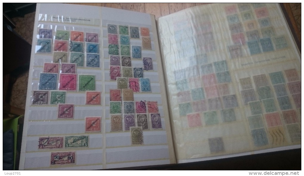 F0784 ALBUM TIMBRES ANCIENS ZONES AUTRICHE ITALIE A TRIER COTE ++ DÉPART 10€