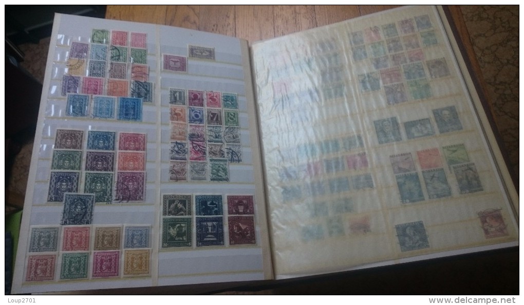 F0784 ALBUM TIMBRES ANCIENS ZONES AUTRICHE ITALIE A TRIER COTE ++ DÉPART 10€