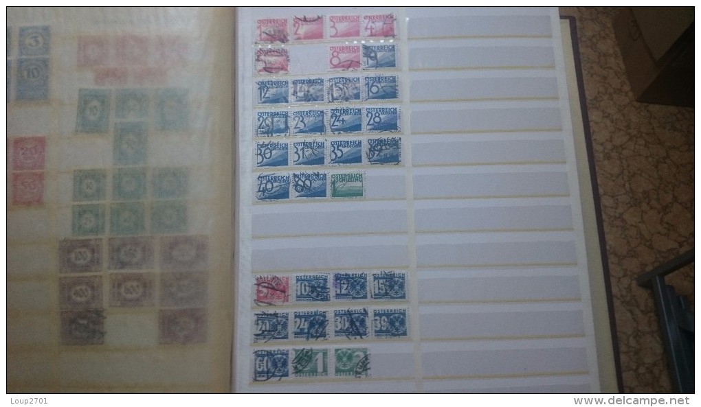 F0784 ALBUM TIMBRES ANCIENS ZONES AUTRICHE ITALIE A TRIER COTE ++ DÉPART 10€