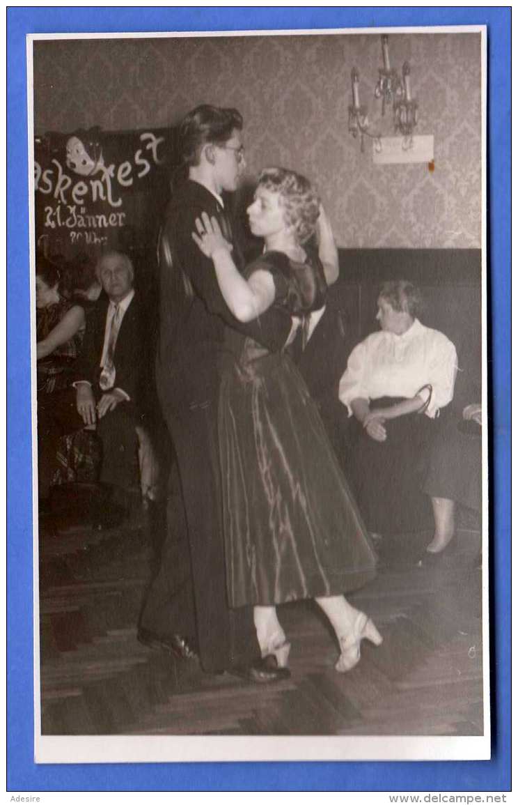 JUNGES TANZPAAR - Maskenfest 1956, Fotokarte - Parejas