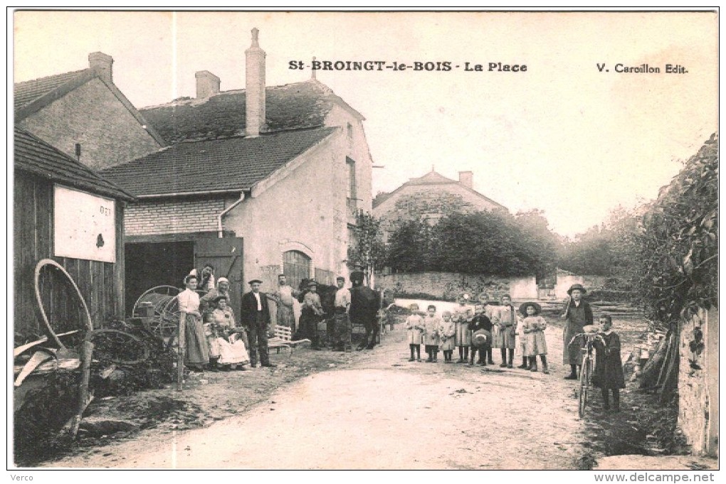 Carte Postale Ancienne De SAINT BROINGT LE BOIS-La Place - Autres & Non Classés