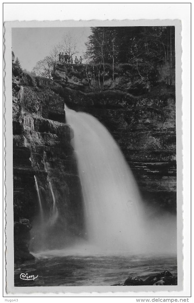 ENVIRONS DE PONTALIER - LE SAUT DU DOUBS AVEC PERSONNAGES - FORMAT CPA NON VOYAGEE - Pontarlier