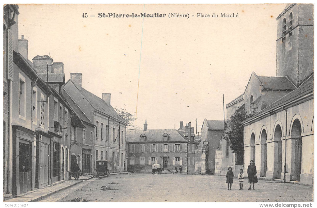 58-SAINT-PIERRE-LE-MOUTIER- PLACE DU MARCHE - Saint Pierre Le Moutier