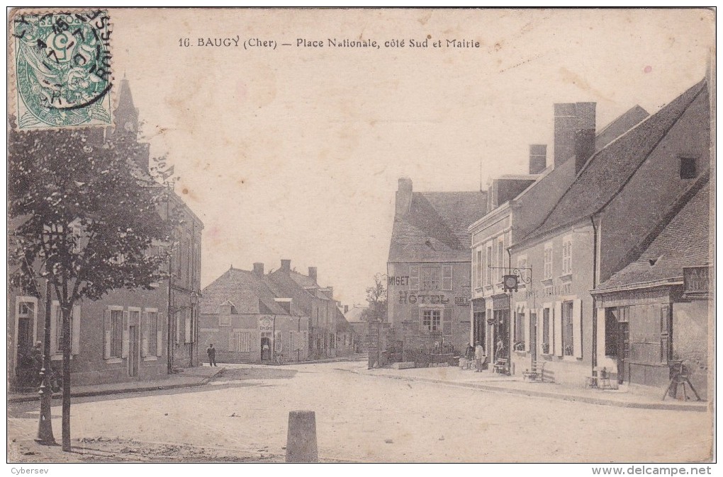 BAUGY - Place Nationale, Côté Sud Et La Mairie - Hôtel - Commerces - Animé - Baugy