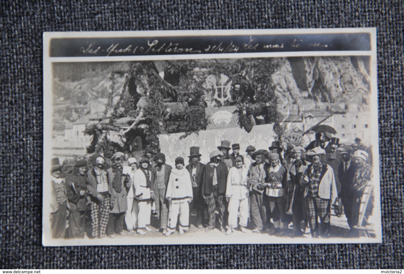 SISTERON - Carnaval Du 21 Avril 1924 - Les Muses : " Les Mas Tu Vu ". - Sisteron