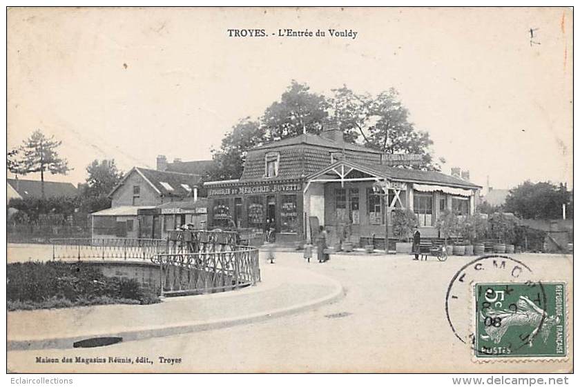 Troyes     10        L'Entrée Du Châlet Vert Du Vouldy - Troyes