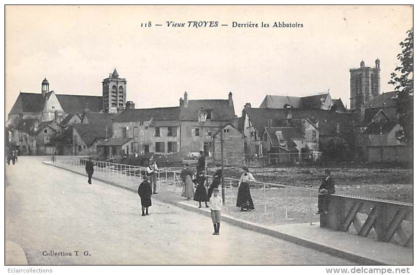 Troyes     10       Derrière Les Abbatoirs. Vieux Troyes - Troyes