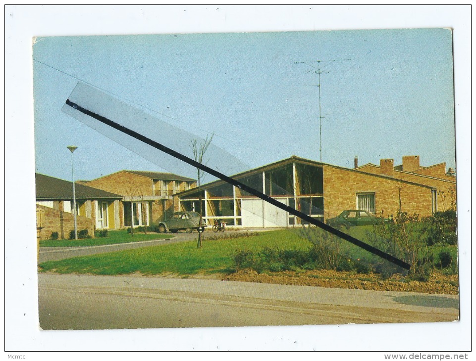 CPM  - Villeneuve D'Ascq  - Le Foyer De Béguinage  ( Auto , Voiture , Citroën 2 Cv , Renault 12  ) - Villeneuve D'Ascq