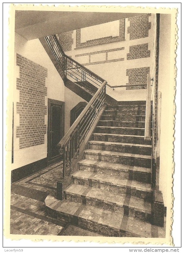 ATH LE COLLEGE SAINT JULIEN VUES GRAND FORMAT L ESCALIER D ENTREE - Ath