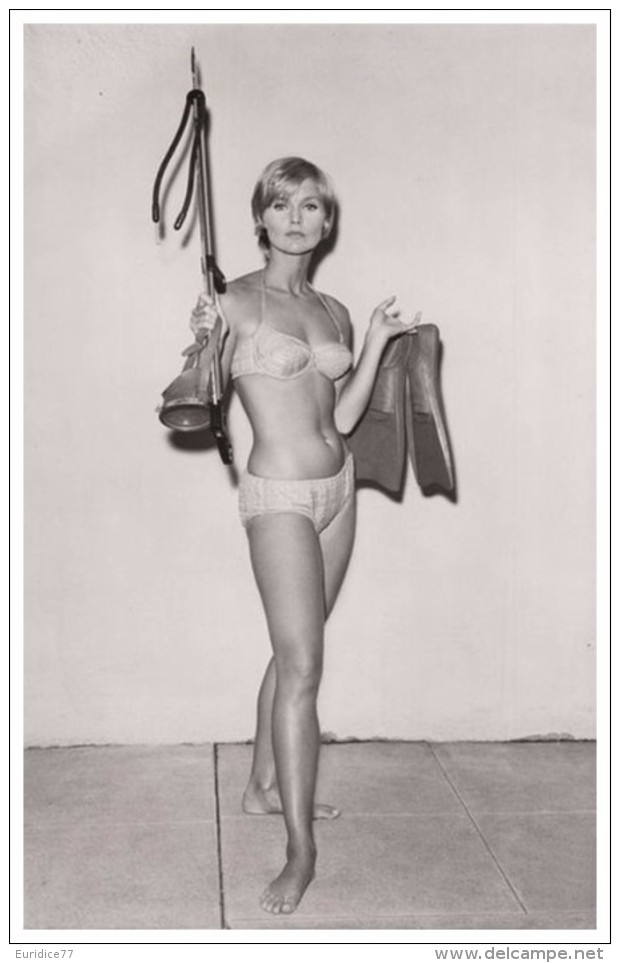 Sexy CAROL LYNLEY Actress PIN UP PHOTO Postcard - Publisher RWP 2003 (03) - Entertainers