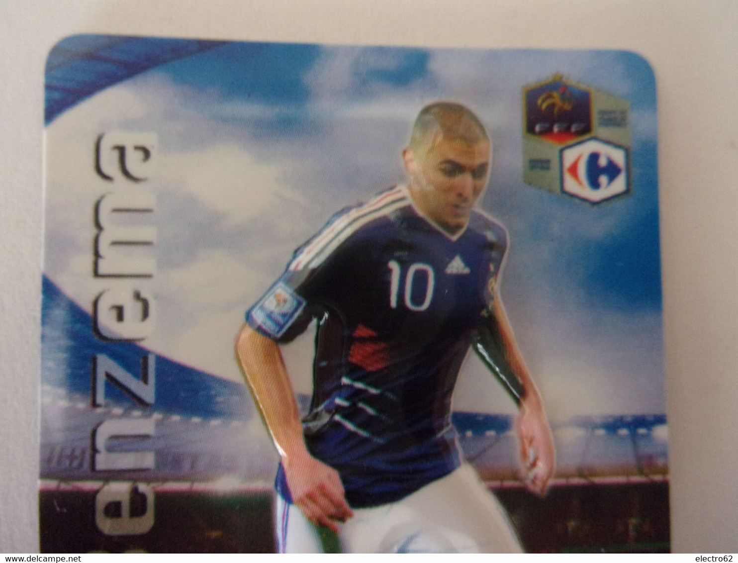 Magnet En Relief Equipe De France De Football 2010 Carrefour Karim Benzema Calcio Soccer Fußball Fútbol Voetbal Fotball - Sport