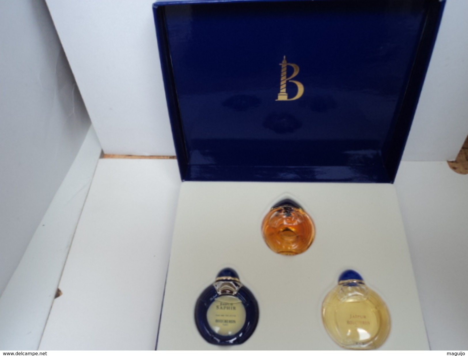 BOUCHERON" LA COLLECTION  JOYAUX" COFFRET 3 MINIS :BOUCHERON/JAIPUR/JAIPUR SAPHIR   LIRE ET VOIR !! - Miniatures Femmes (avec Boite)