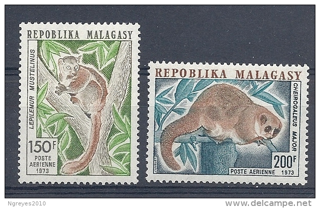 140011202  MADAGASCAR  YVERT  AEREO  Nº  130/1  **/MNH - Madagascar (1960-...)