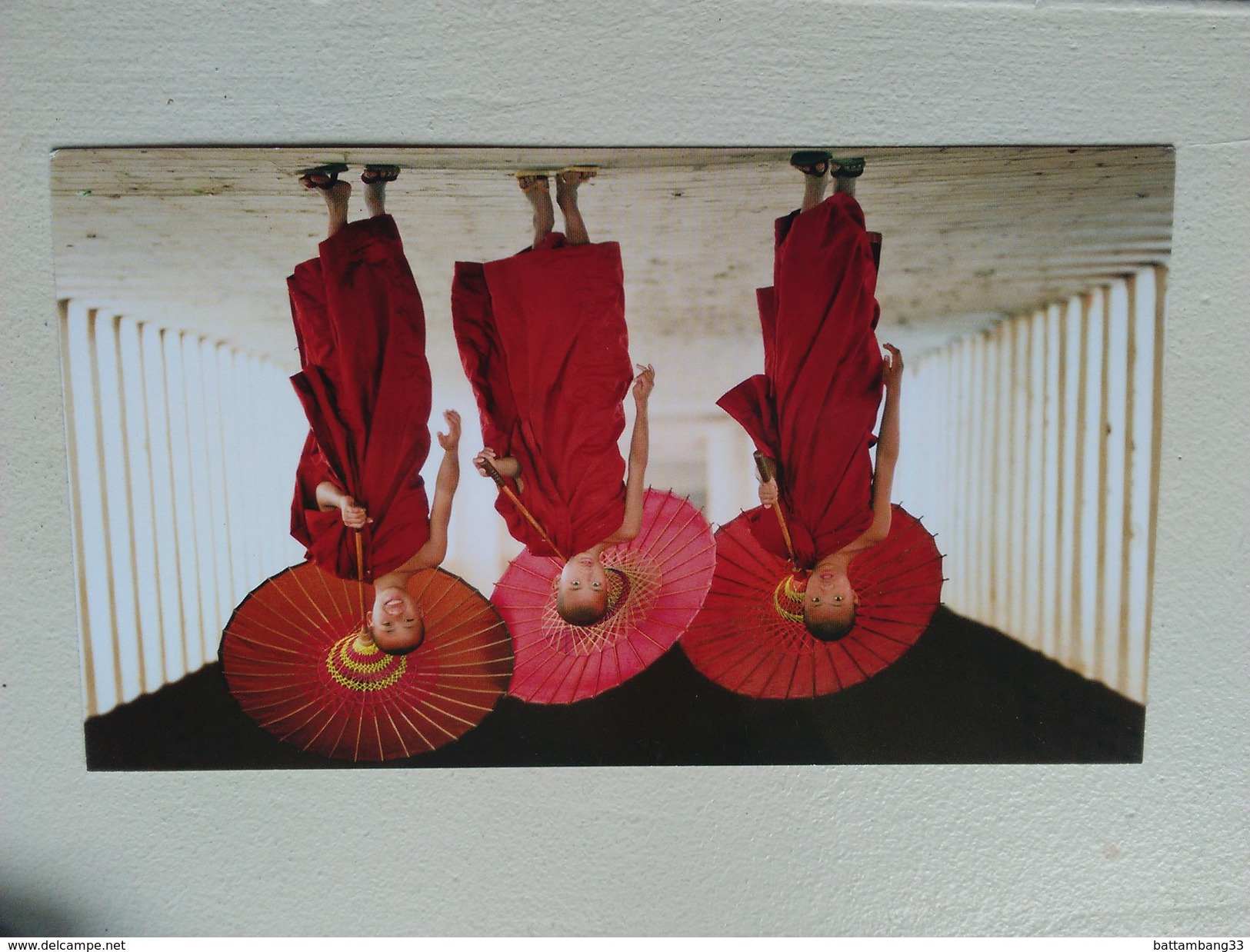 Novices Dans Le Corridor De SHWE ZI GON PAGODA  BAGAN - Myanmar (Birma)