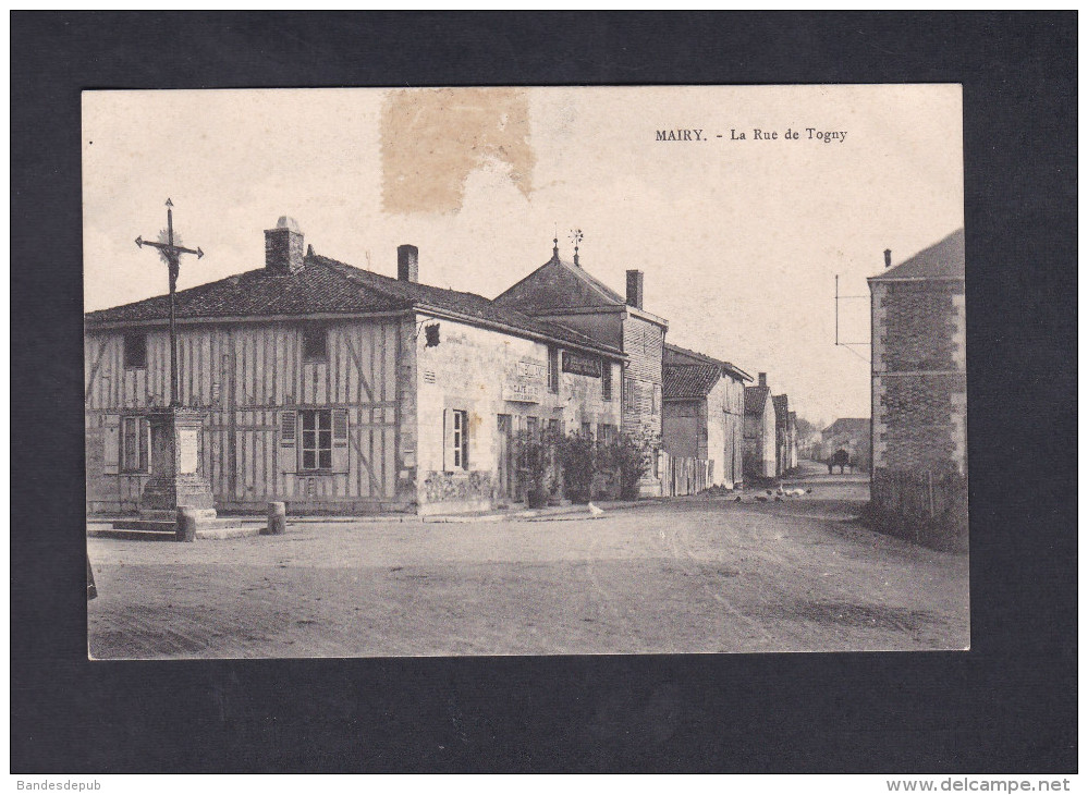 Mairy (sur Marne 51) - La Rue De Togny ( Monument Aux Morts ) - Other & Unclassified